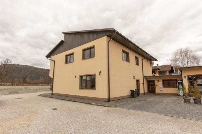 Hotel Pansion San à Bihać Extérieur photo