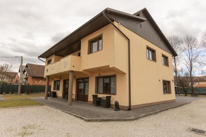 Hotel Pansion San à Bihać Extérieur photo